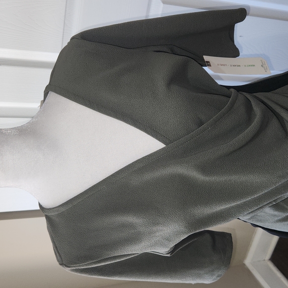 ALMOST FAMOUS DRAPPED DRESS OLIVE GREEN COLOR SIZE XL SHORT SLEEVES - Picture 4 of 14